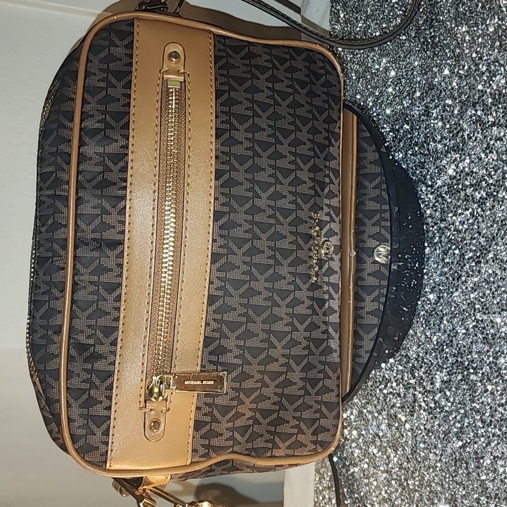 Michael Kors, EUC, signature, pvc canvas
